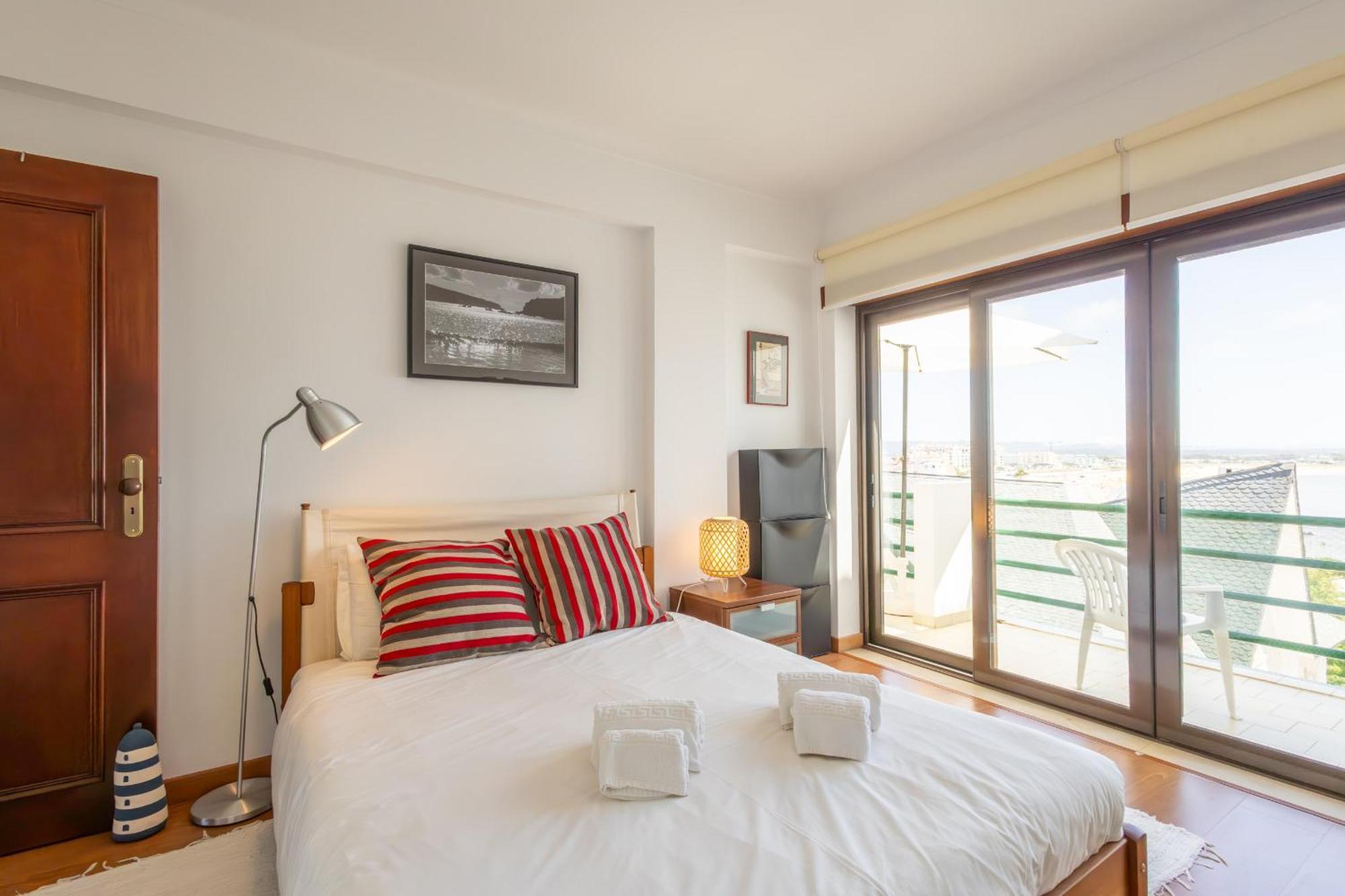 Concha Mar Com Vista Sobre A Baia Lägenhet São Martinho do Porto Exteriör bild